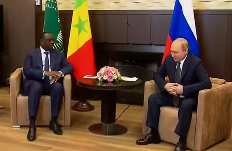 俄总统普京与非盟轮值主席萨勒会晤